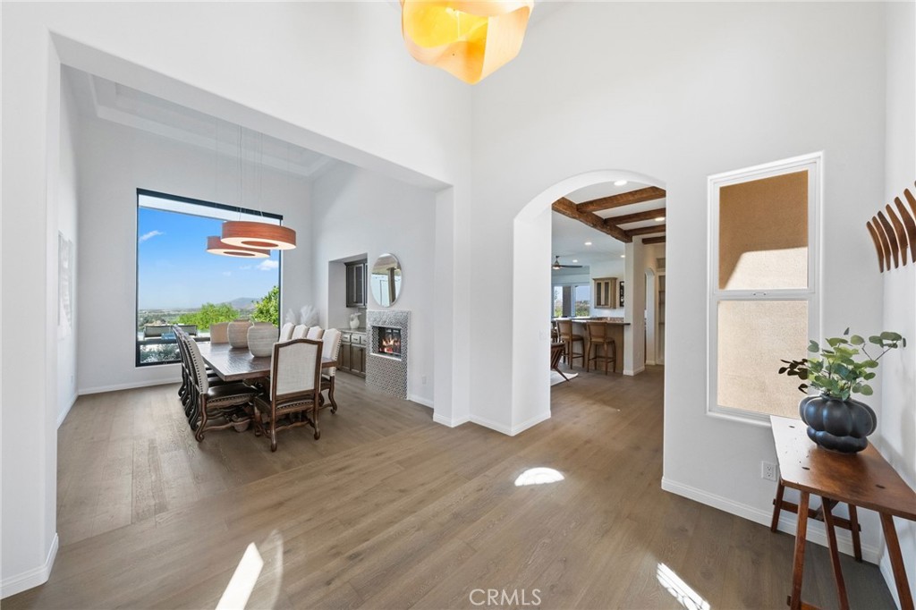 39893 Calle Breve Temecula, CA 92592 - Photo 19 of 70 a living room with furniture and a potted plant