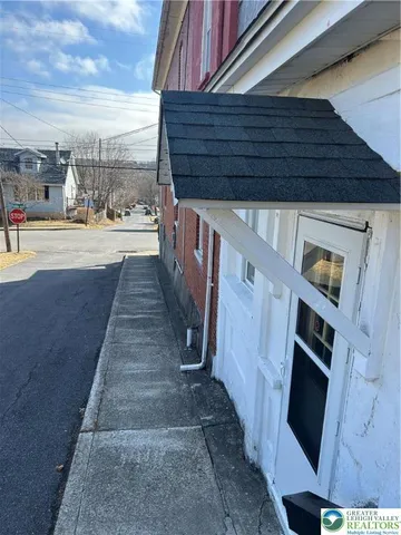 a view of an outdoor space