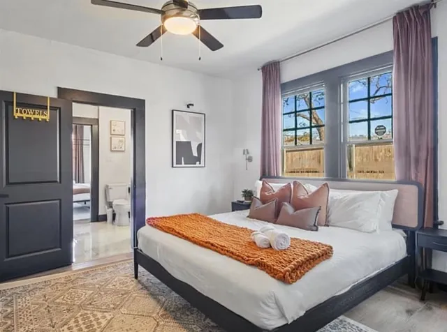 $2,999 | 4717 Gaston Avenue, Unit 19B, Dallas, TX 75246