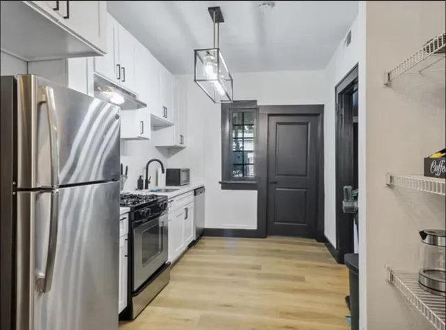 $2,999 | 4717 Gaston Avenue, Unit 19B, Dallas, TX 75246