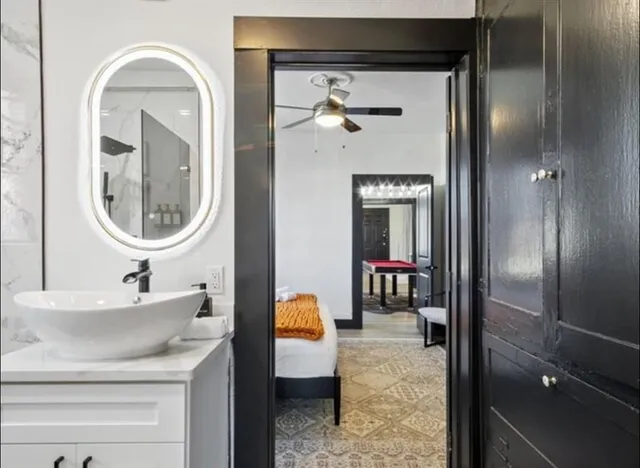 $2,999 | 4717 Gaston Avenue, Unit 19B, Dallas, TX 75246