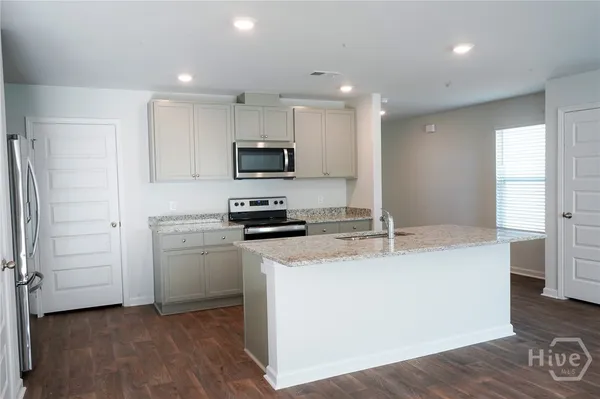 $2,200 | 391 Coconut Drive, Bloomingdale, GA 31302