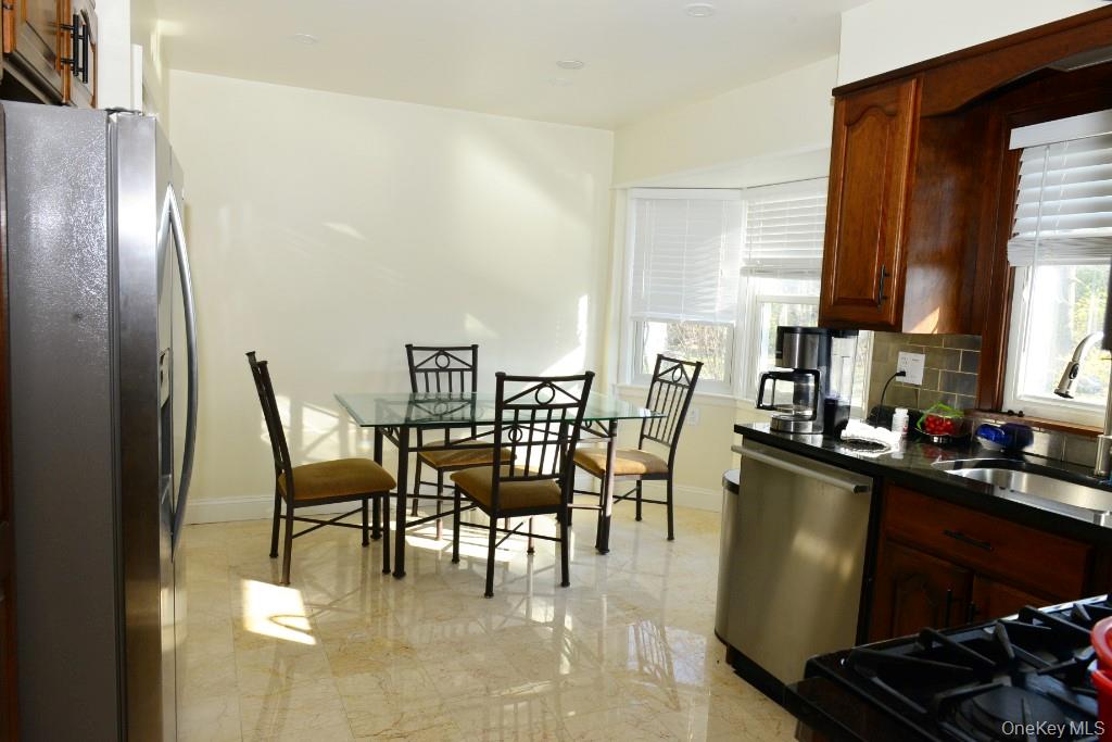 69 Wingate Road Yonkers, NY 10705 - Photo 25 of 40 Eat in Kitchen