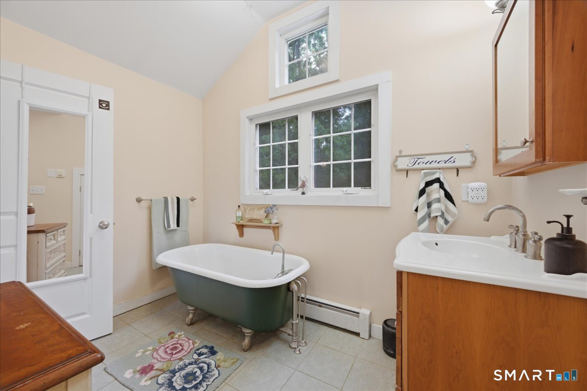 82 Old Post Road Clinton, CT 06413 - Photo 28 of 40
