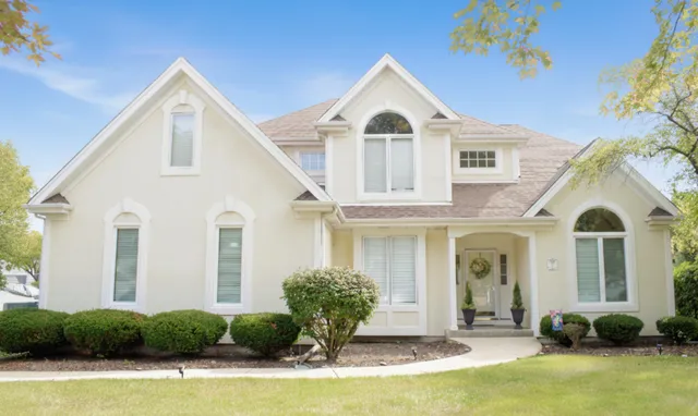 $5,500 | 142 North Dixon Drive, Batavia, IL 60510