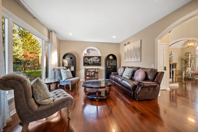 $5,500 | 142 North Dixon Drive, Batavia, IL 60510