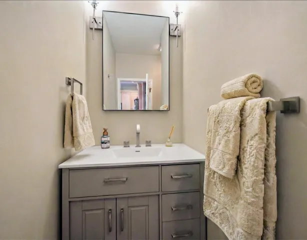 $5,500 | 142 North Dixon Drive, Batavia, IL 60510