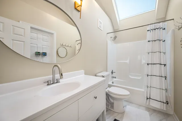 $5,500 | 142 North Dixon Drive, Batavia, IL 60510