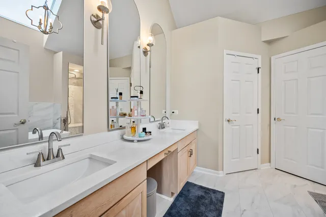 $5,500 | 142 North Dixon Drive, Batavia, IL 60510