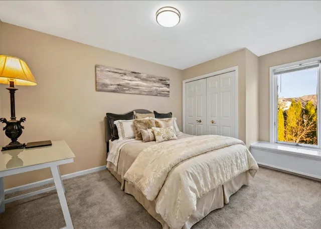 $5,500 | 142 North Dixon Drive, Batavia, IL 60510