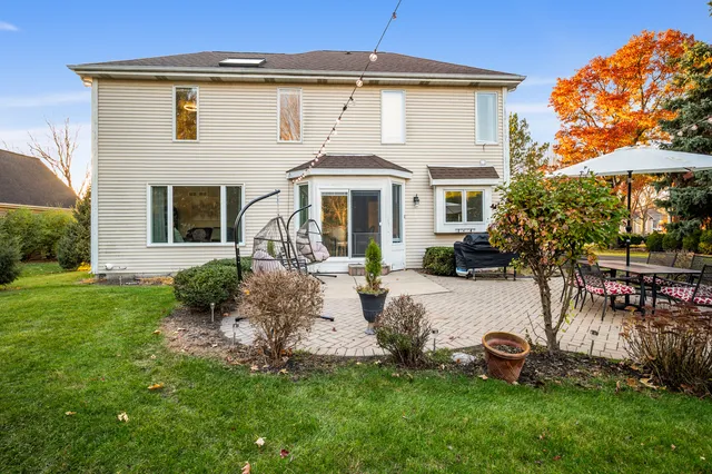 $5,500 | 142 North Dixon Drive, Batavia, IL 60510