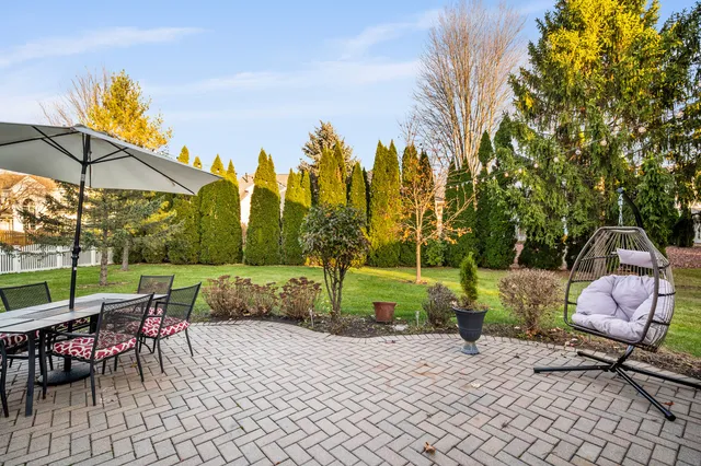 $5,500 | 142 North Dixon Drive, Batavia, IL 60510