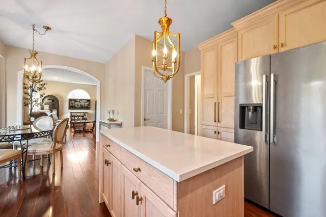 $5,500 | 142 North Dixon Drive, Batavia, IL 60510