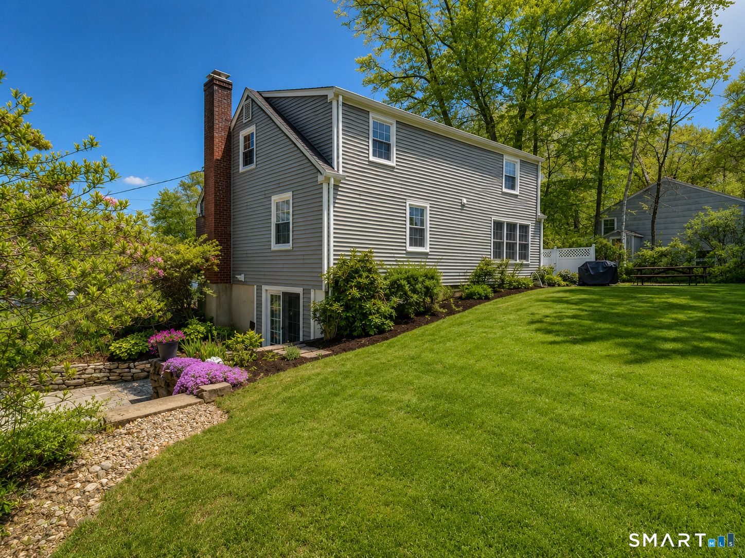 39 Freedom Drive Canton, CT 06019 - Photo 29 of 37 a front view of house with yard