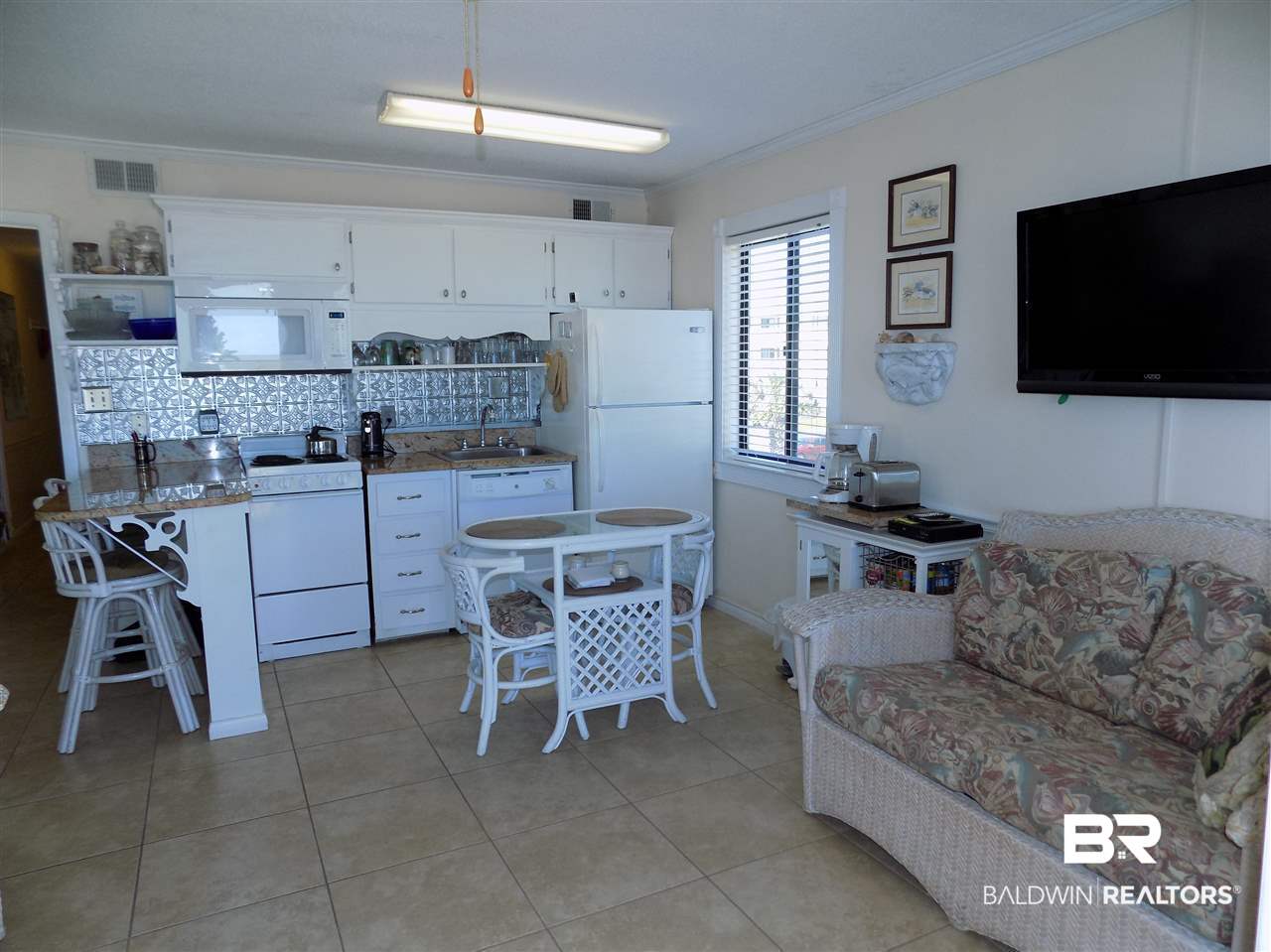 400 Plantation Road, Unit 2201 Gulf Shores, AL 36542 - Photo 4 of 25 Kitchen/Dining
