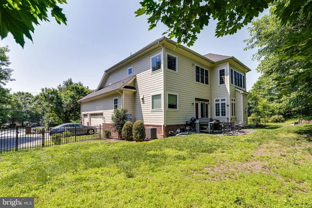 $1,750,000 | 10002 Courthouse Road, Vienna, VA 22181