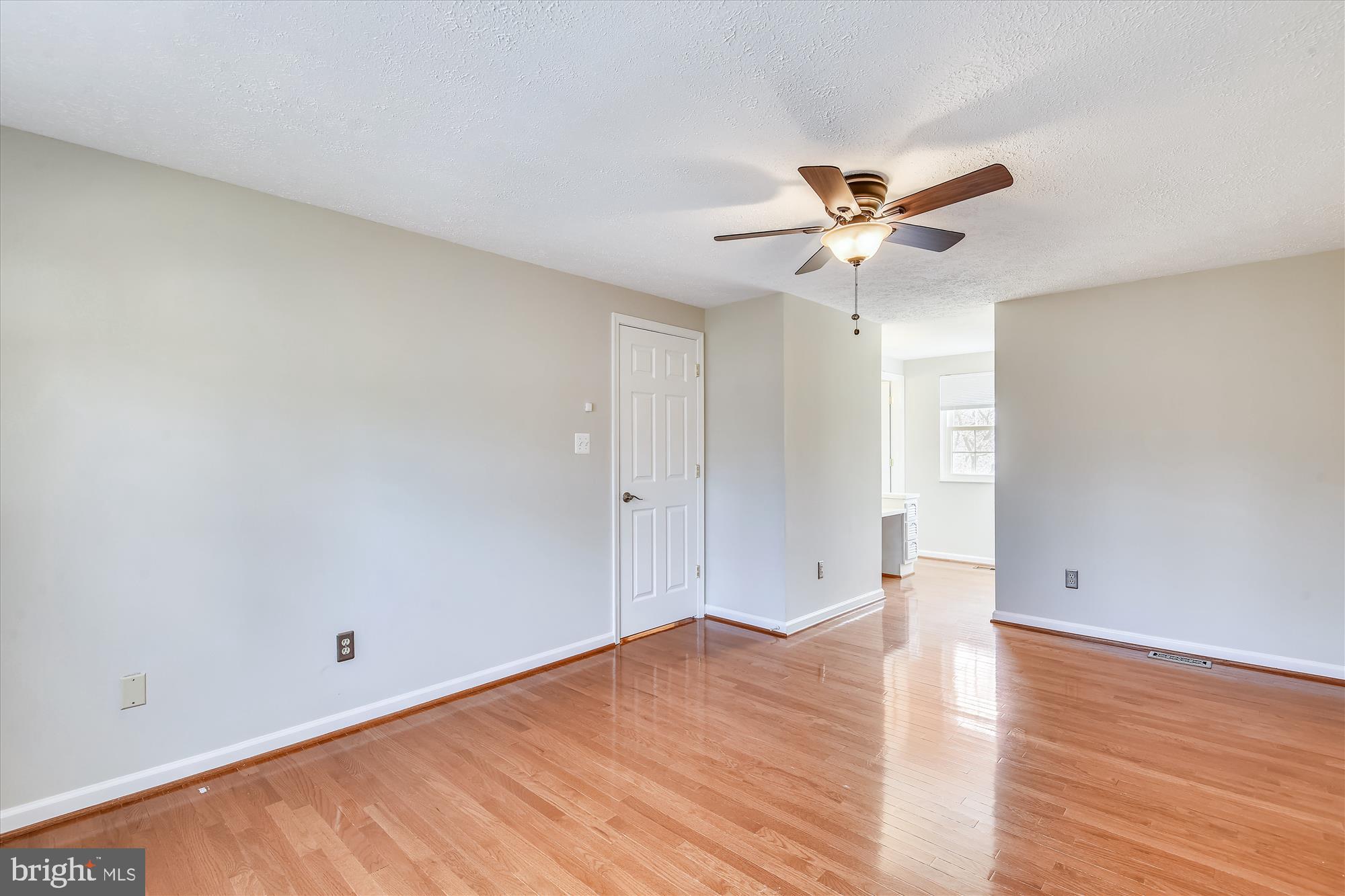 8496 Falling Leaf Road Springfield, VA 22153 - Photo 14 of 40