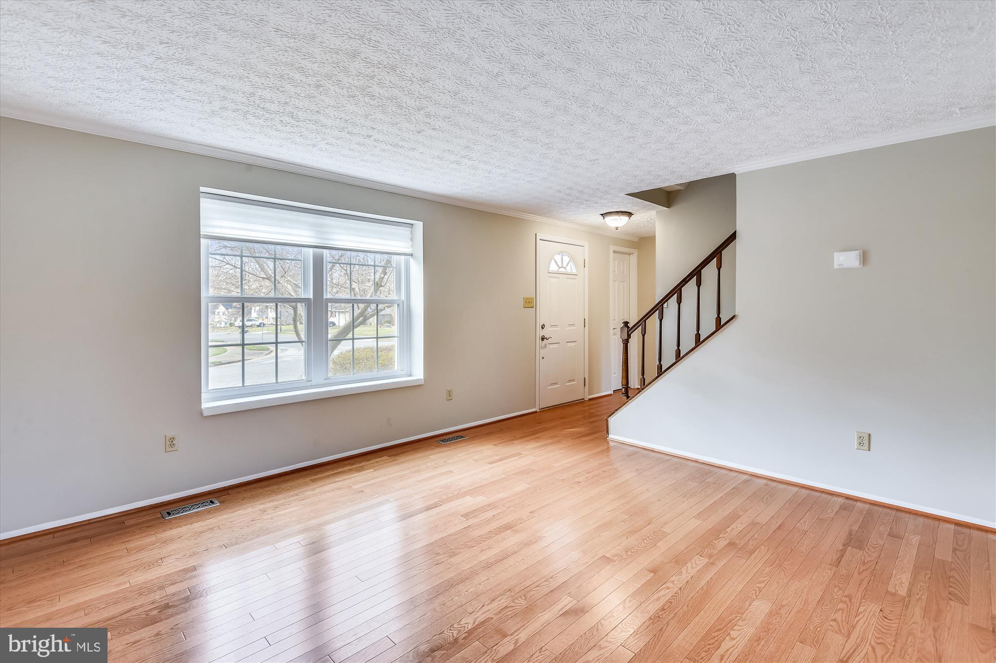 8496 Falling Leaf Road Springfield, VA 22153 - Photo 3 of 40