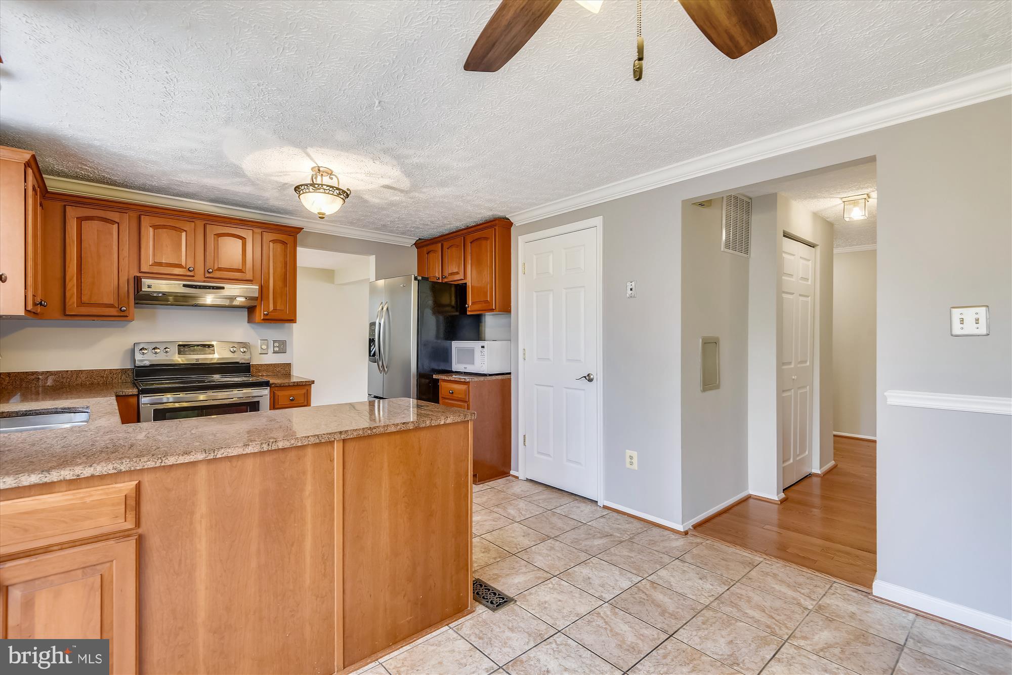 8496 Falling Leaf Road Springfield, VA 22153 - Photo 8 of 40