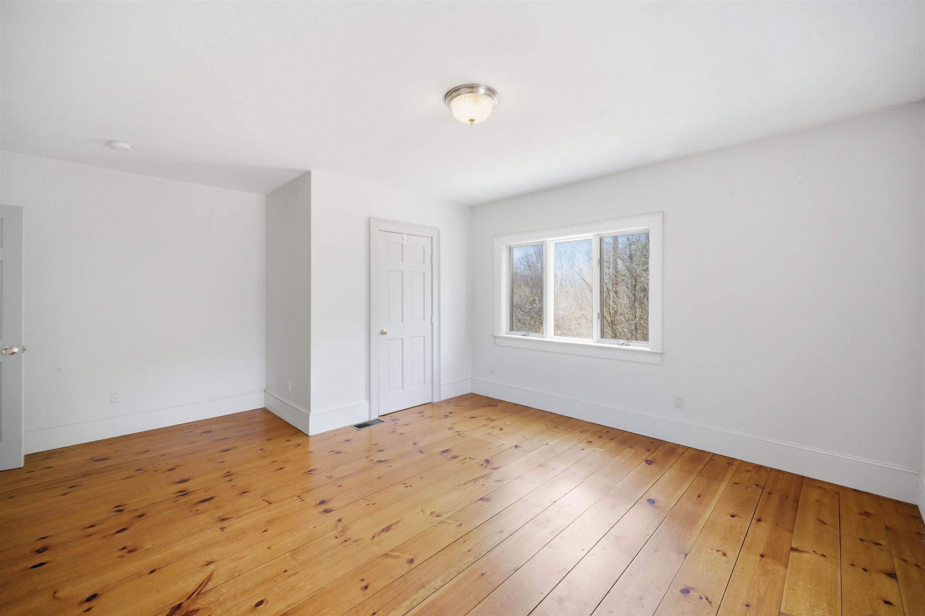 564 Main Street Fremont, NH 03044 - Photo 20 of 54