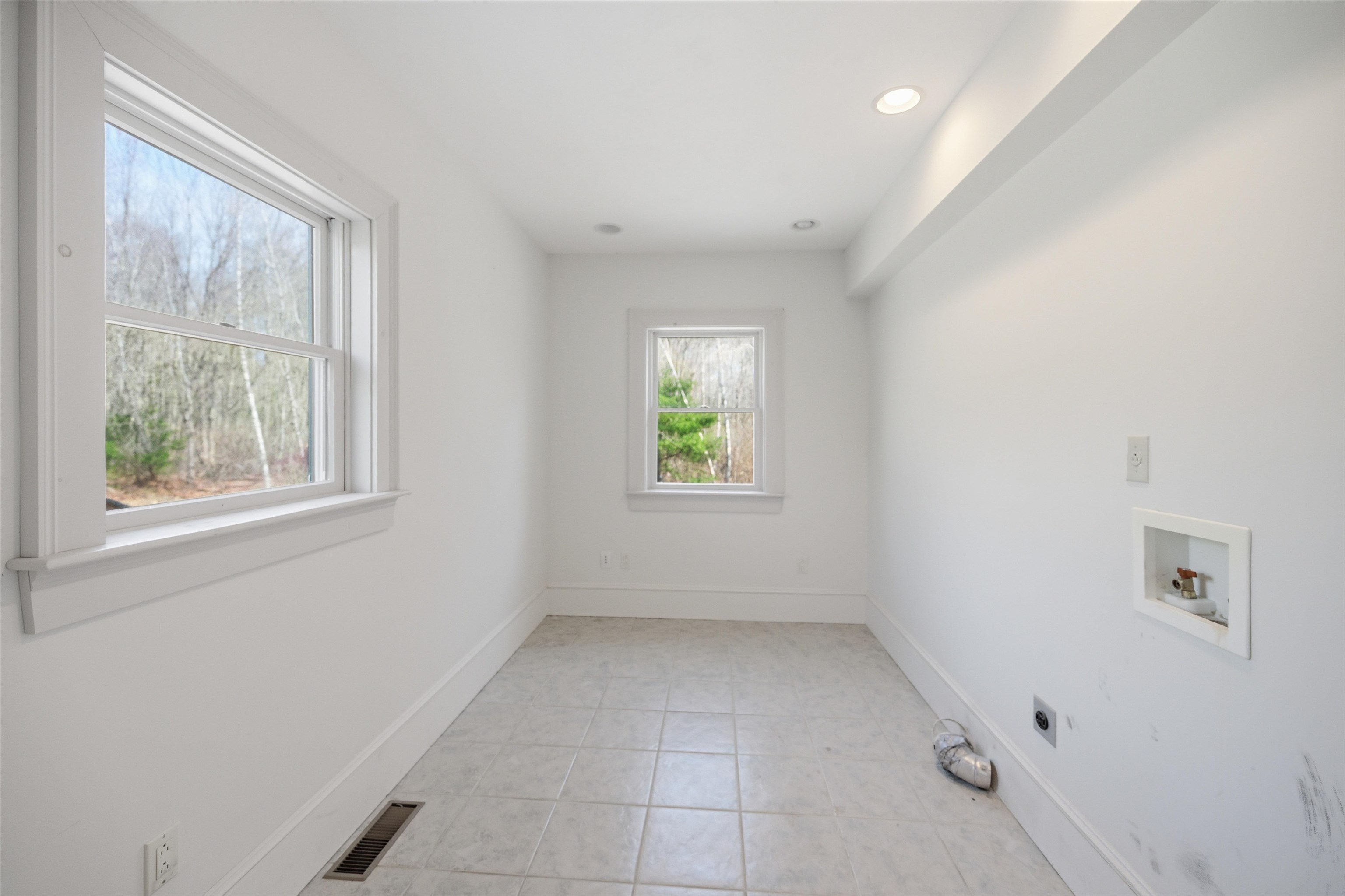 564 Main Street Fremont, NH 03044 - Photo 26 of 54