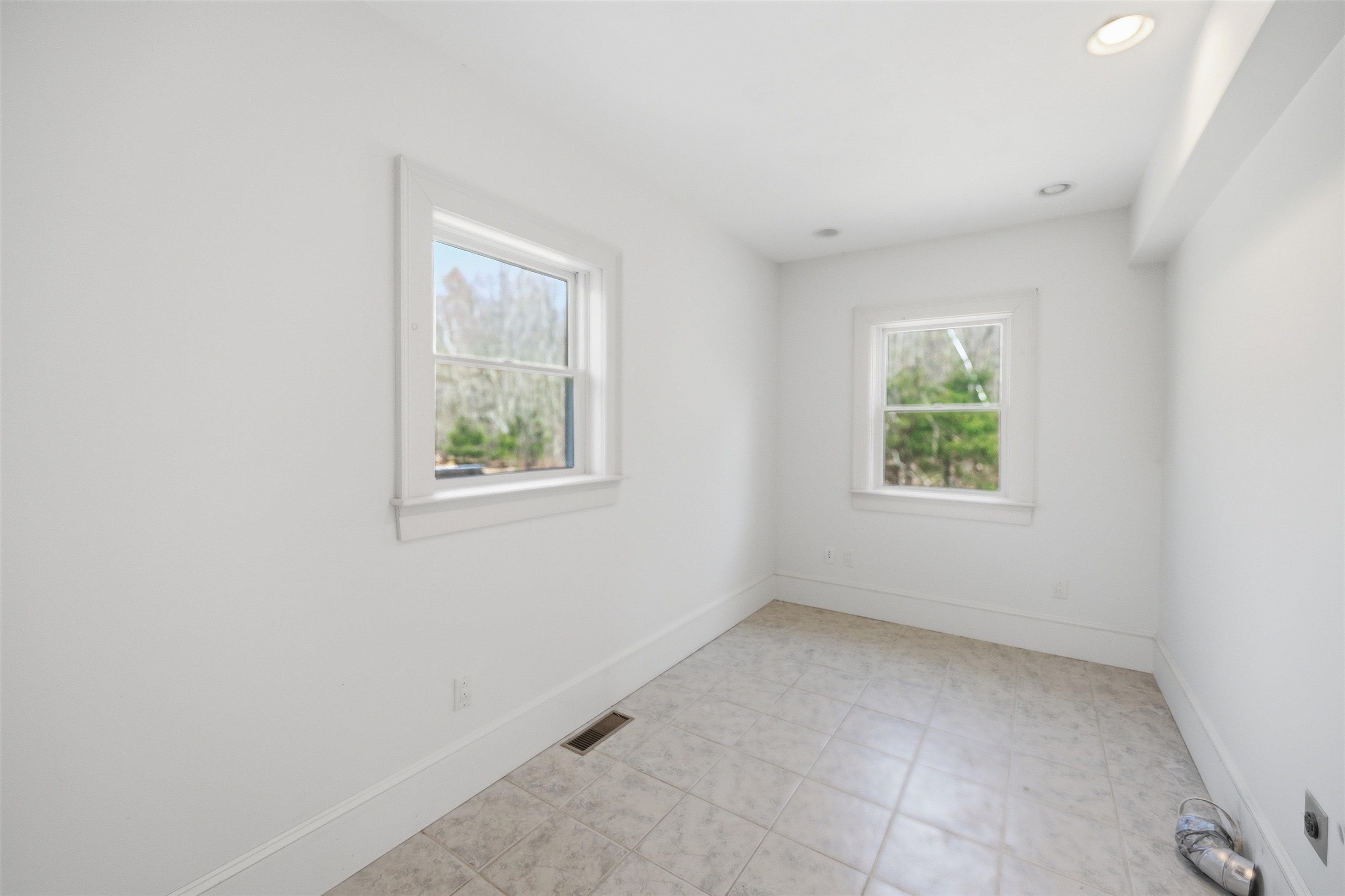 564 Main Street Fremont, NH 03044 - Photo 27 of 54