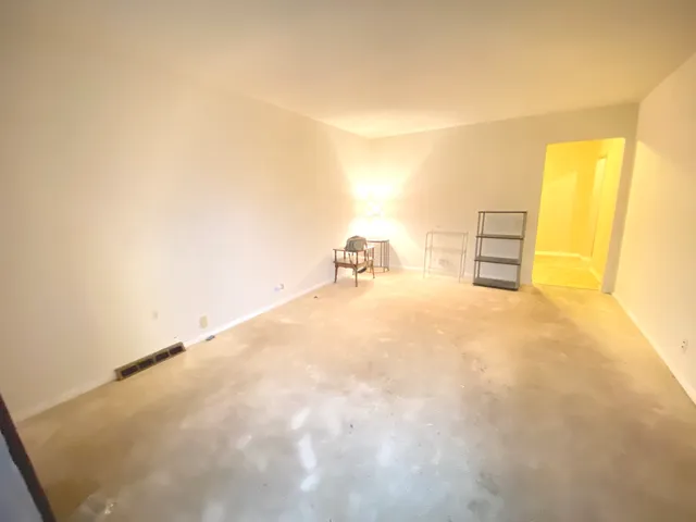 a view of livingroom with furniture