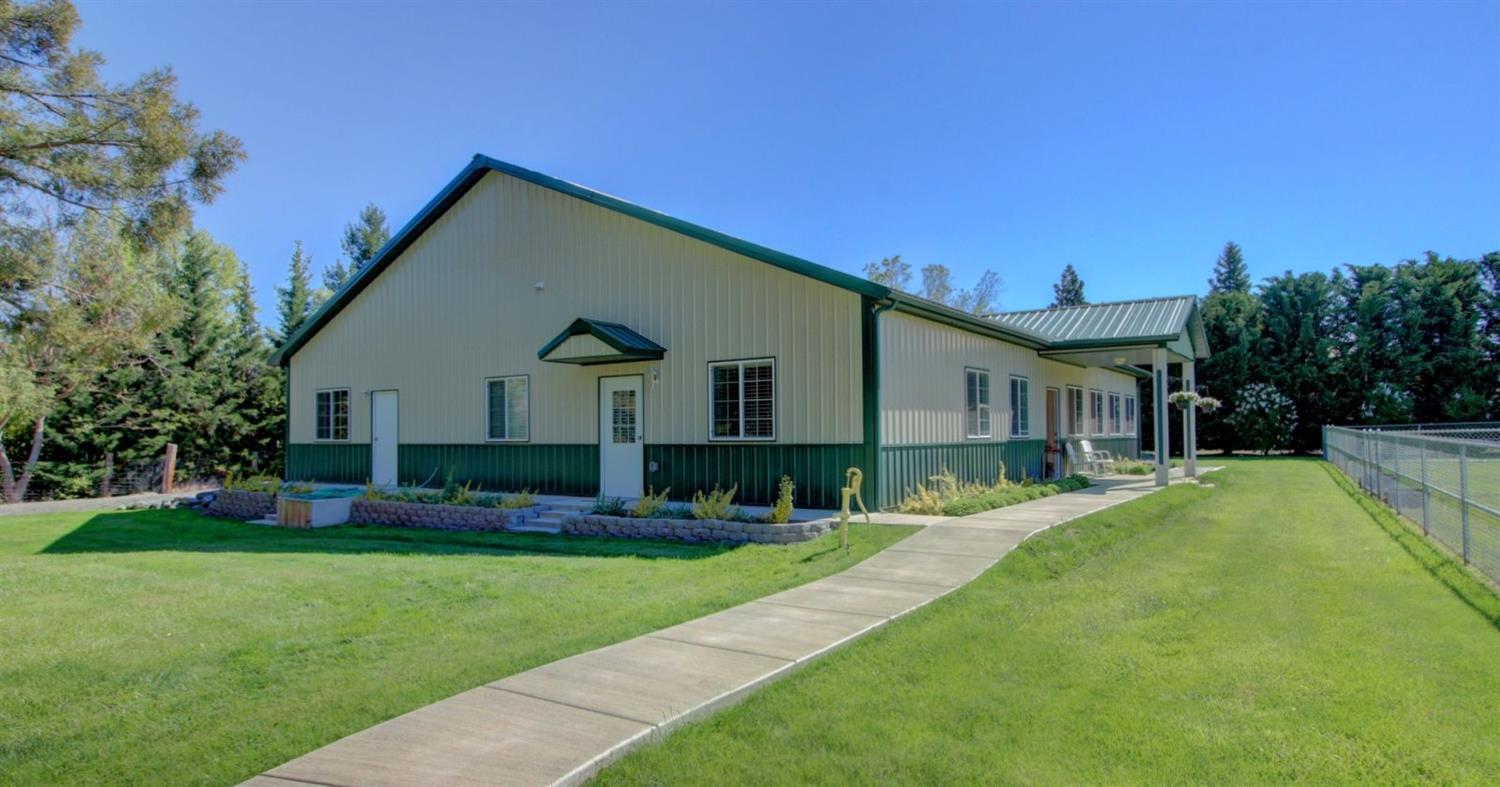 1685 Minear Road Medford, OR 97501 - Photo 26 of 32 3329 SF Stable/barn with attached 884 SF