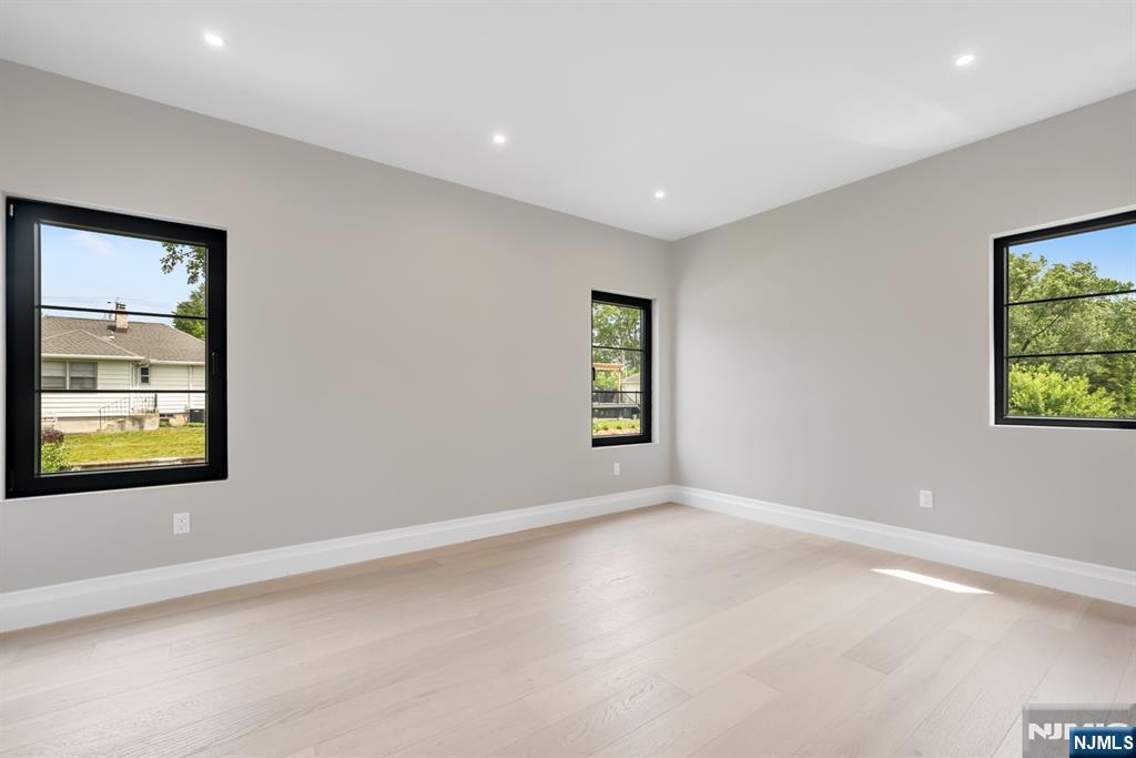 474 Oregon Street Paramus, NJ 07652 - Photo 34 of 44