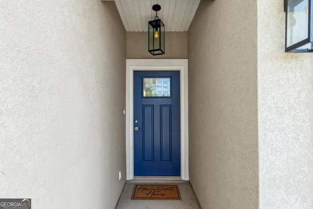 a view of front door with a door