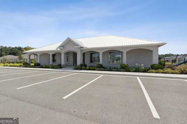 a view of a tennis court