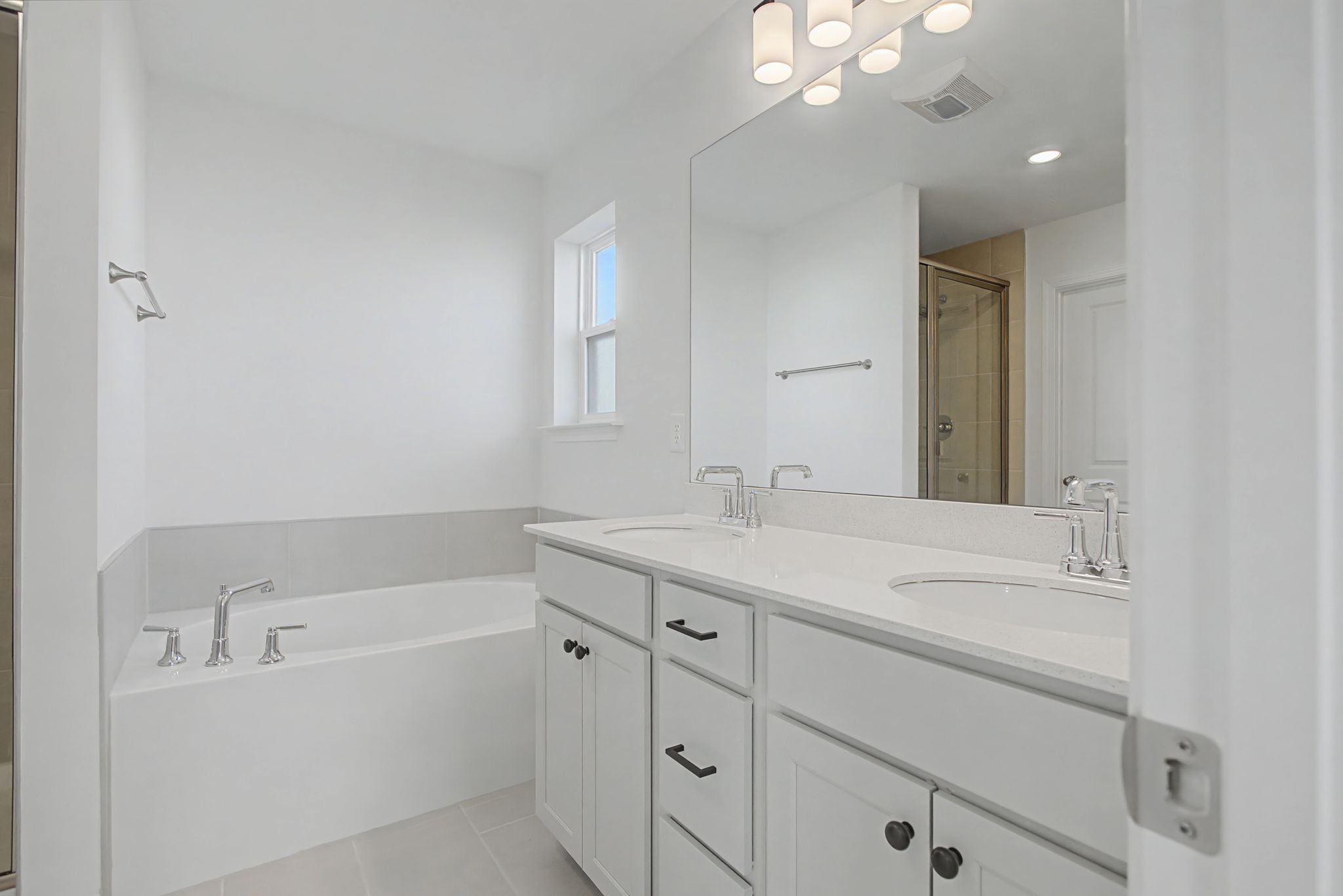614 Brookside Drive Mount Pleasant, TN 38474 - Photo 25 of 41 a bathroom with a tub sink and mirror