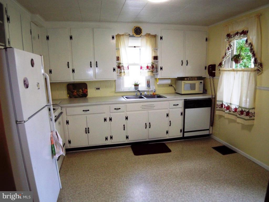 330 North Cedar Street Lititz, PA 17543 - Photo 2 of 20 Gallery Image 2