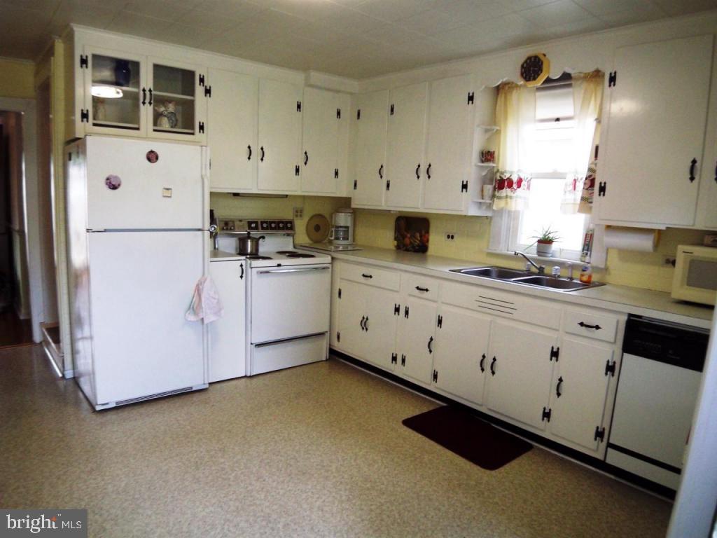 330 North Cedar Street Lititz, PA 17543 - Photo 6 of 20 Gallery Image 6