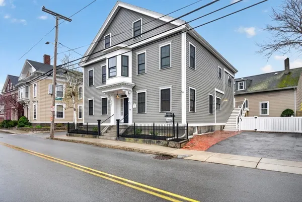 $569,900 | 49 Essex Street, Unit 2R, Salem, MA 01970
