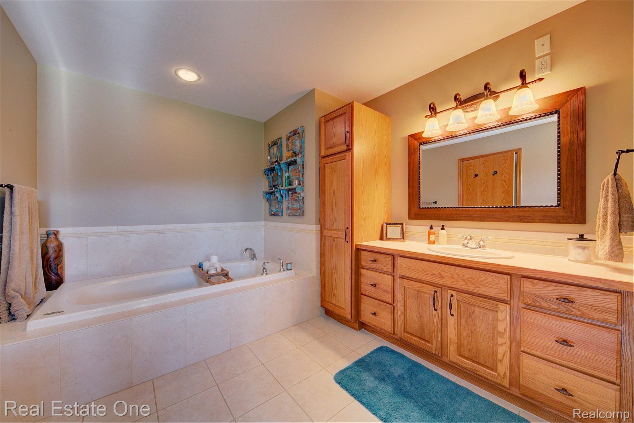 55001 Lee Road New Hudson, MI 48165 - Photo 23 of 51 Master Bath