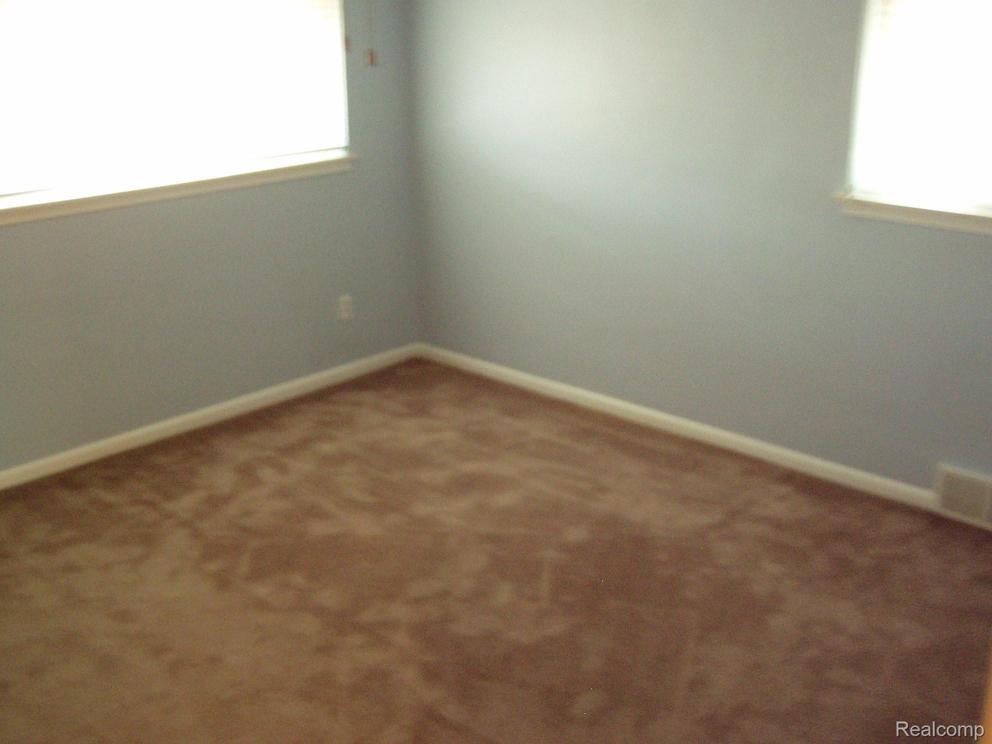 9735 Middlebelt Road Livonia, MI 48150 - Photo 12 of 23 Large Master Bedroom