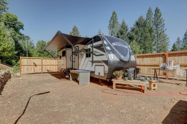 a view of a house with backyard and porch
