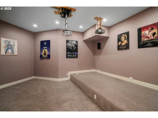 a view of a livingroom with a ceiling fan