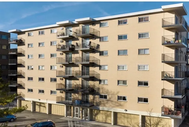 $132,800 | 315 Des Plaines Avenue, Unit 406, Forest Park, IL 60130