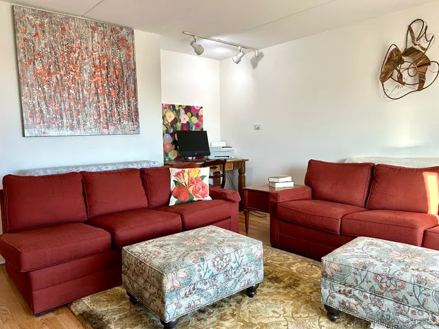 $132,800 | 315 Des Plaines Avenue, Unit 406, Forest Park, IL 60130