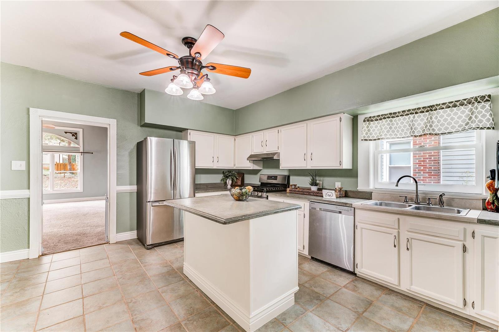 30 West Jackson Road Webster Groves, MO 63119 - Photo 3 of 12 Gallery Image 3