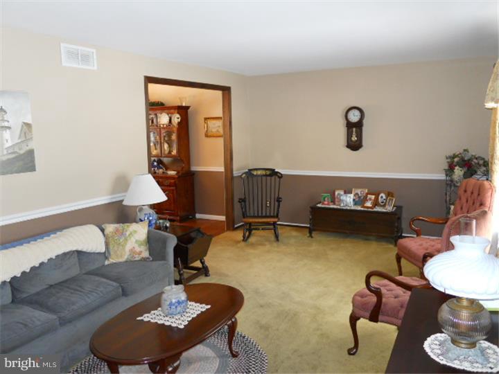 8 Virginia Road Glassboro, NJ 08028 - Photo 3 of 25 Living Room