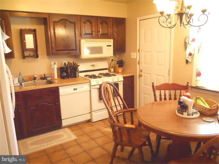 8 Virginia Road Glassboro, NJ 08028 - Photo 7 of 25 Kitchen