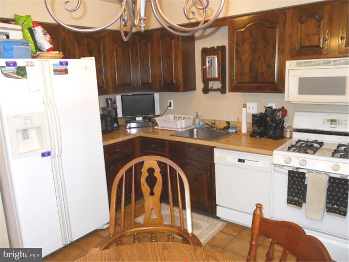 8 Virginia Road Glassboro, NJ 08028 - Photo 8 of 25 Kitchen