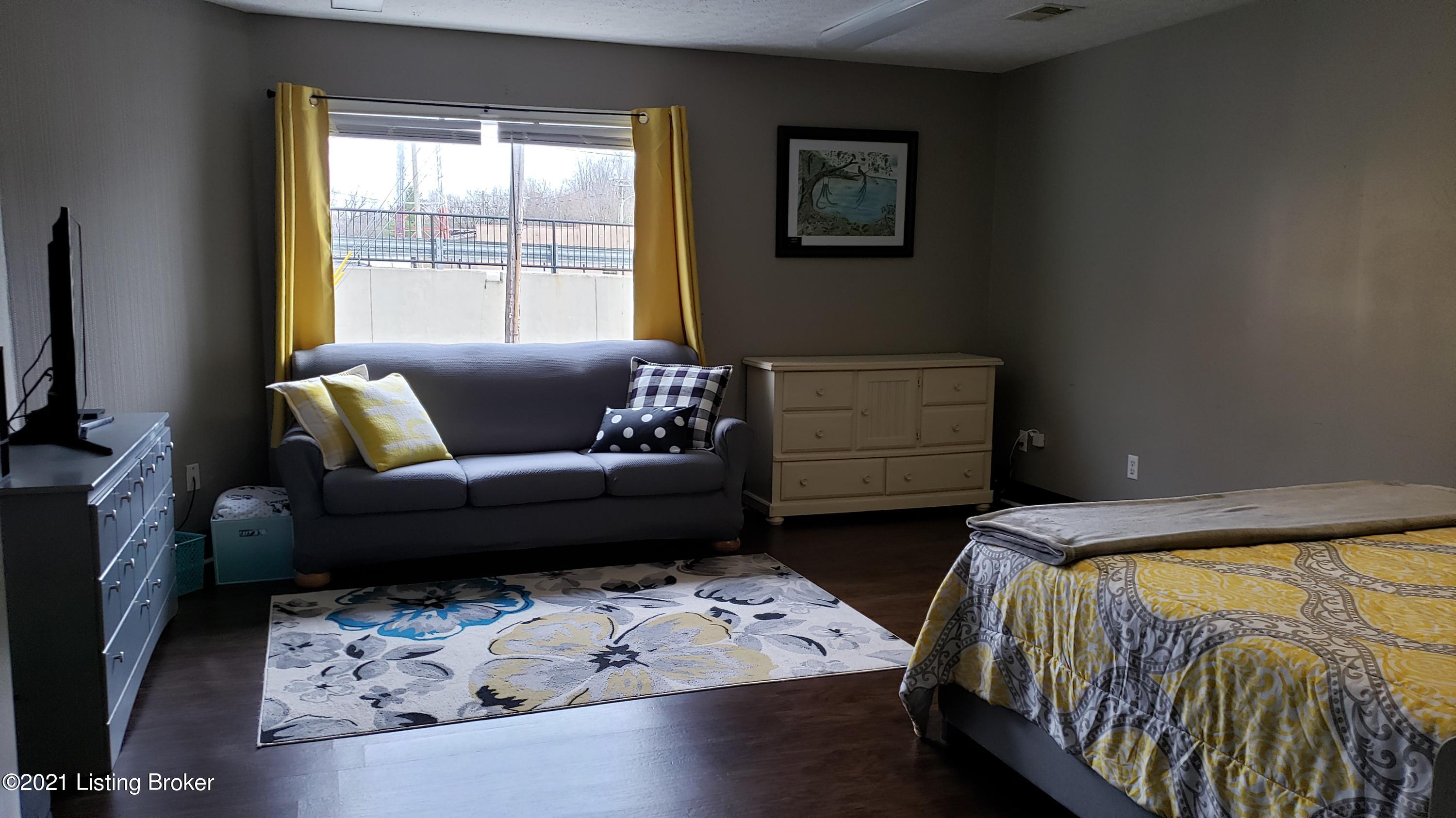110 South Walnut Street Springfield, KY 40069 - Photo 6 of 14 110 unit 2 space