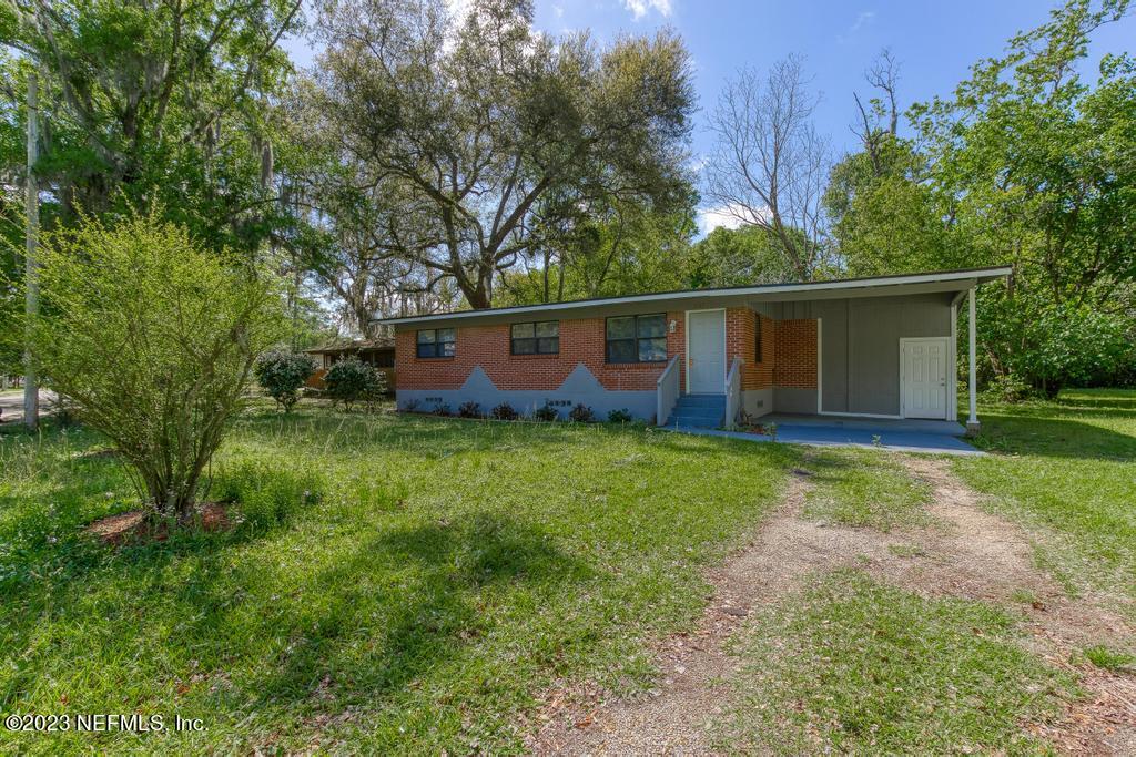 2142 Benedict Road Jacksonville, FL 32209 - Photo 2 of 34 a front view of house with backyard and green space