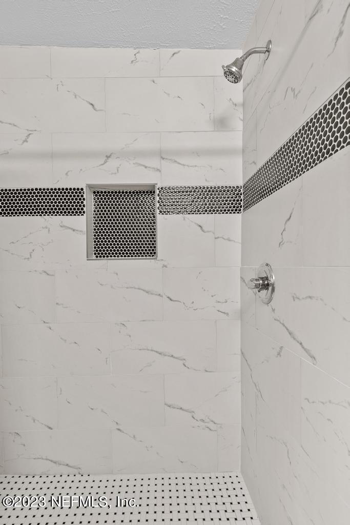 2142 Benedict Road Jacksonville, FL 32209 - Photo 22 of 34 a bathroom with a shower