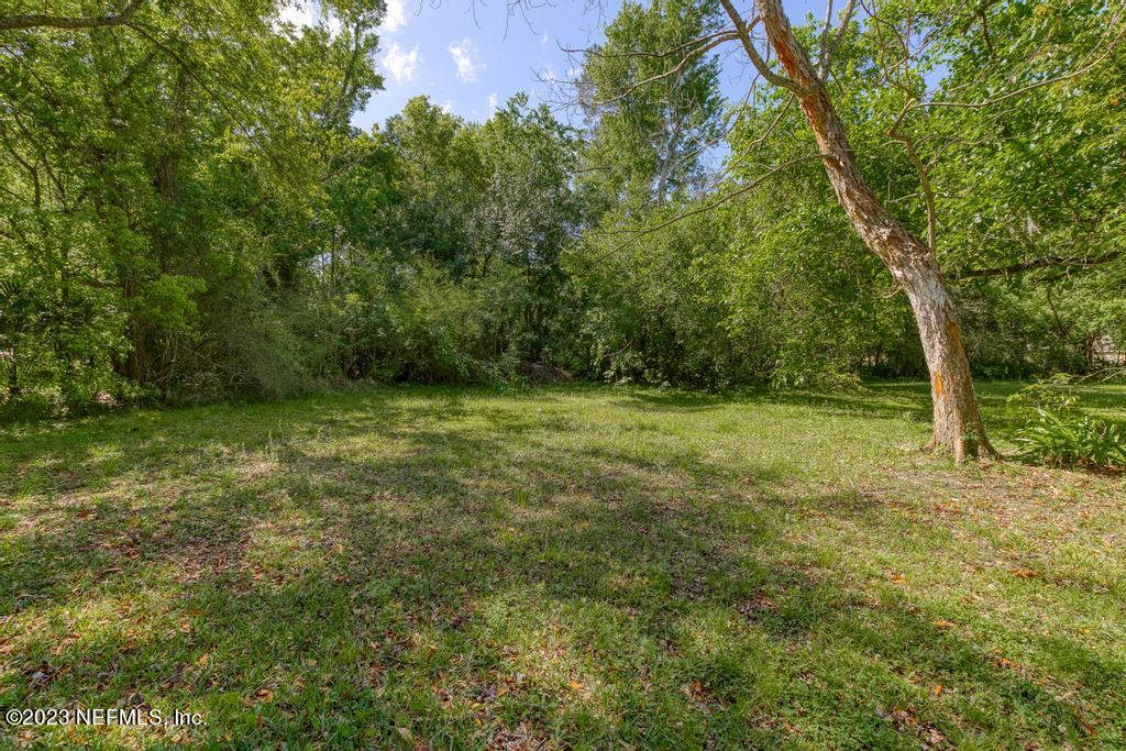 2142 Benedict Road Jacksonville, FL 32209 - Photo 32 of 34 a view of outdoor space with a garden