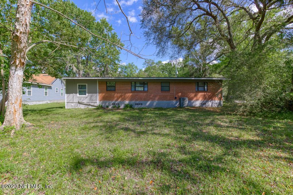 2142 Benedict Road Jacksonville, FL 32209 - Photo 34 of 34 a front view of house with garden and trees